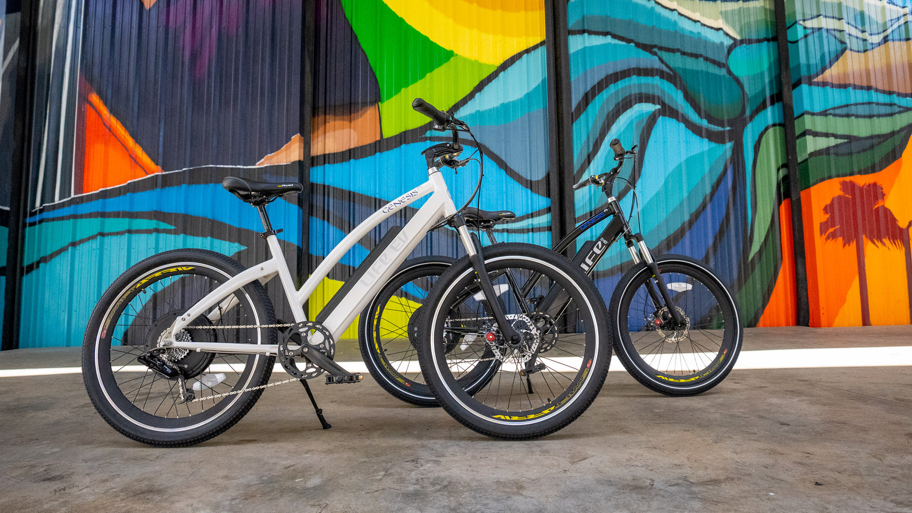 Two Genesis R 400 e-bike on stage. Black Genesis R ebike and a White Genesis ebike. 