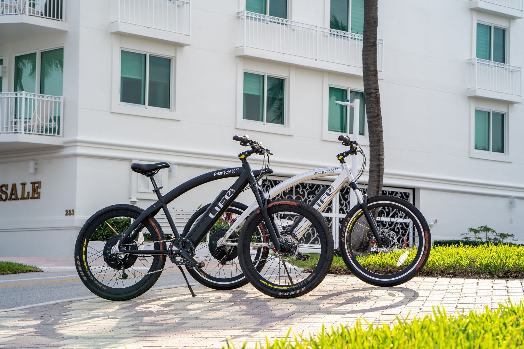 Black and Silver Phantom XR ebike